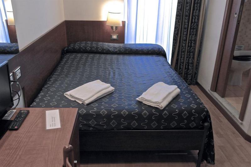 Guest House Casa Vicenza روما المظهر الخارجي الصورة
