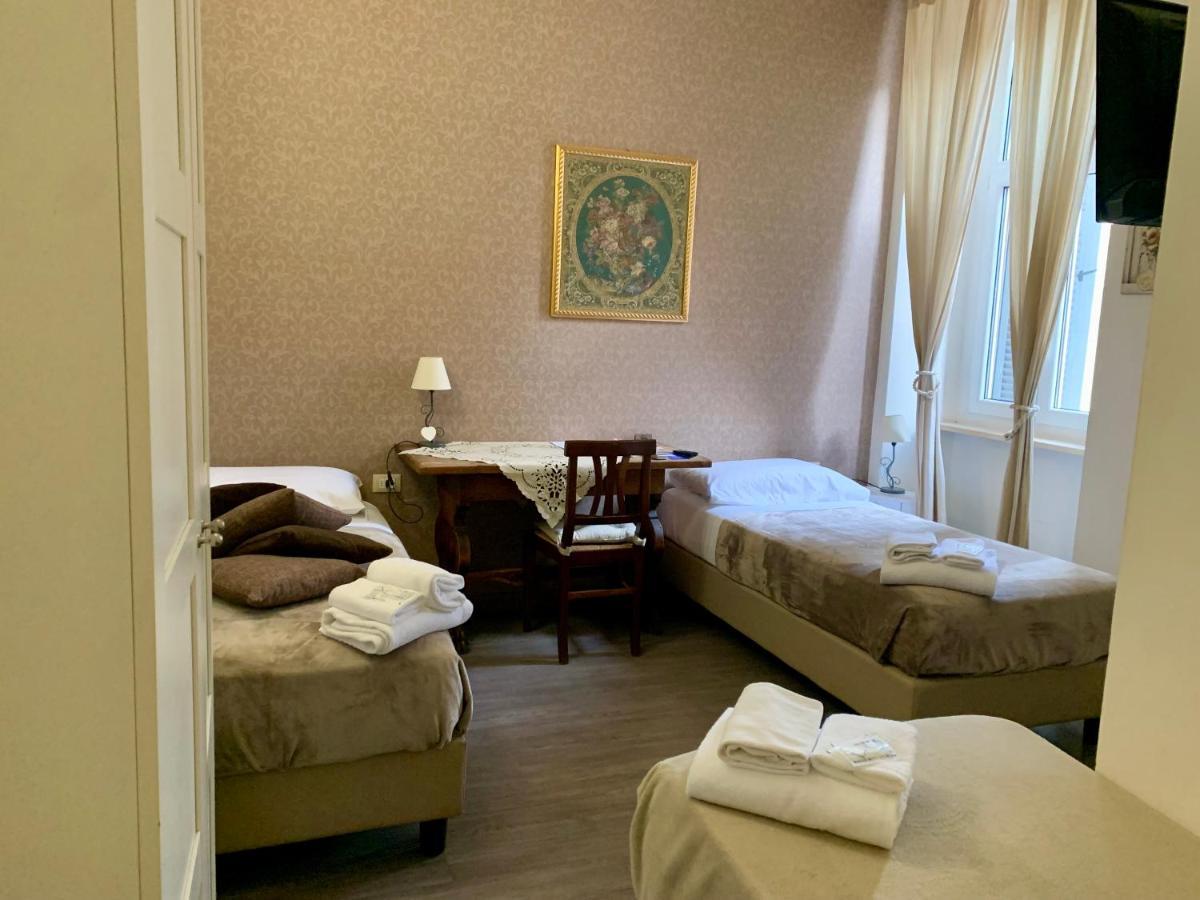 Guest House Casa Vicenza روما الغرفة الصورة