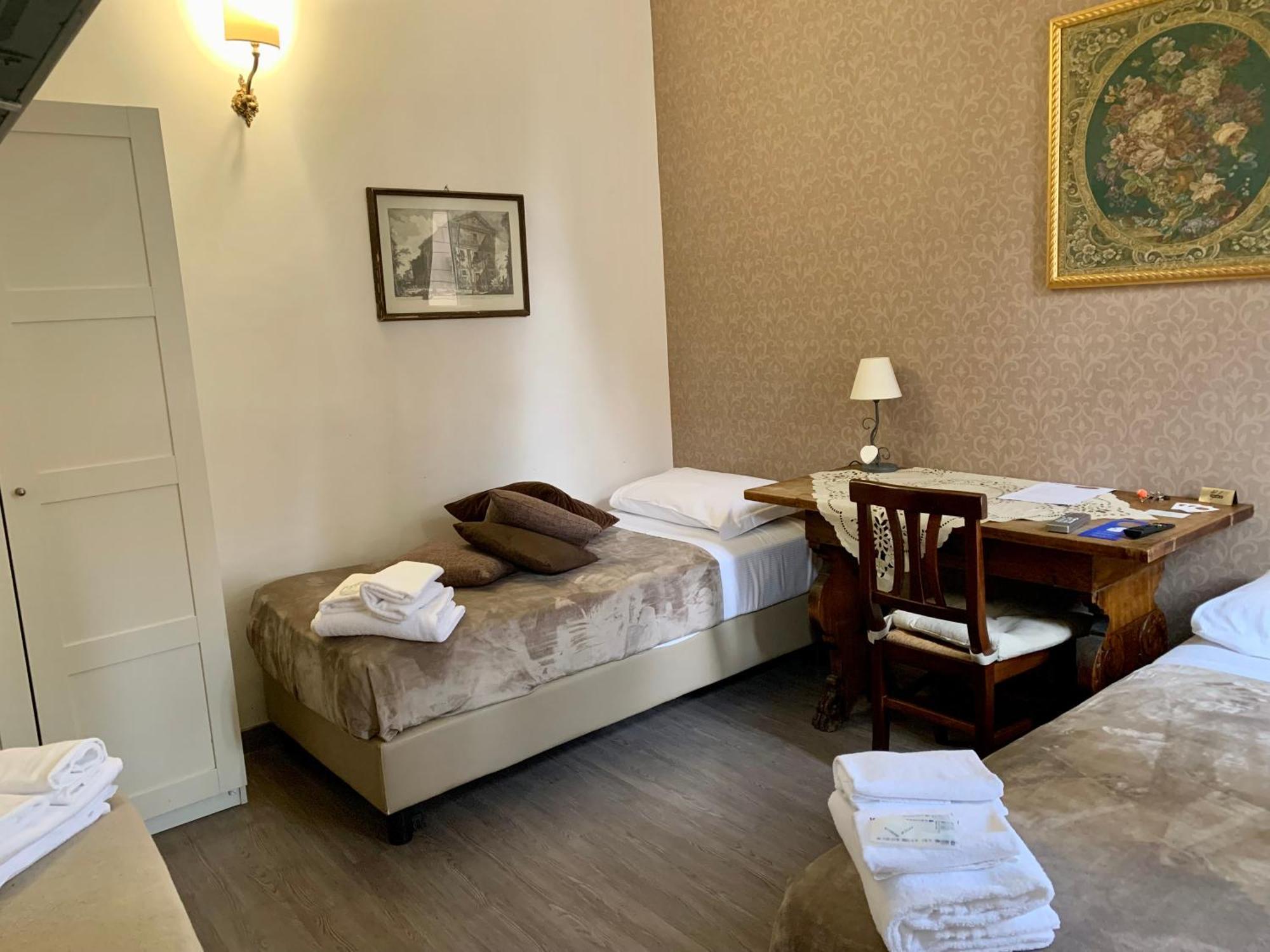 Guest House Casa Vicenza روما الغرفة الصورة