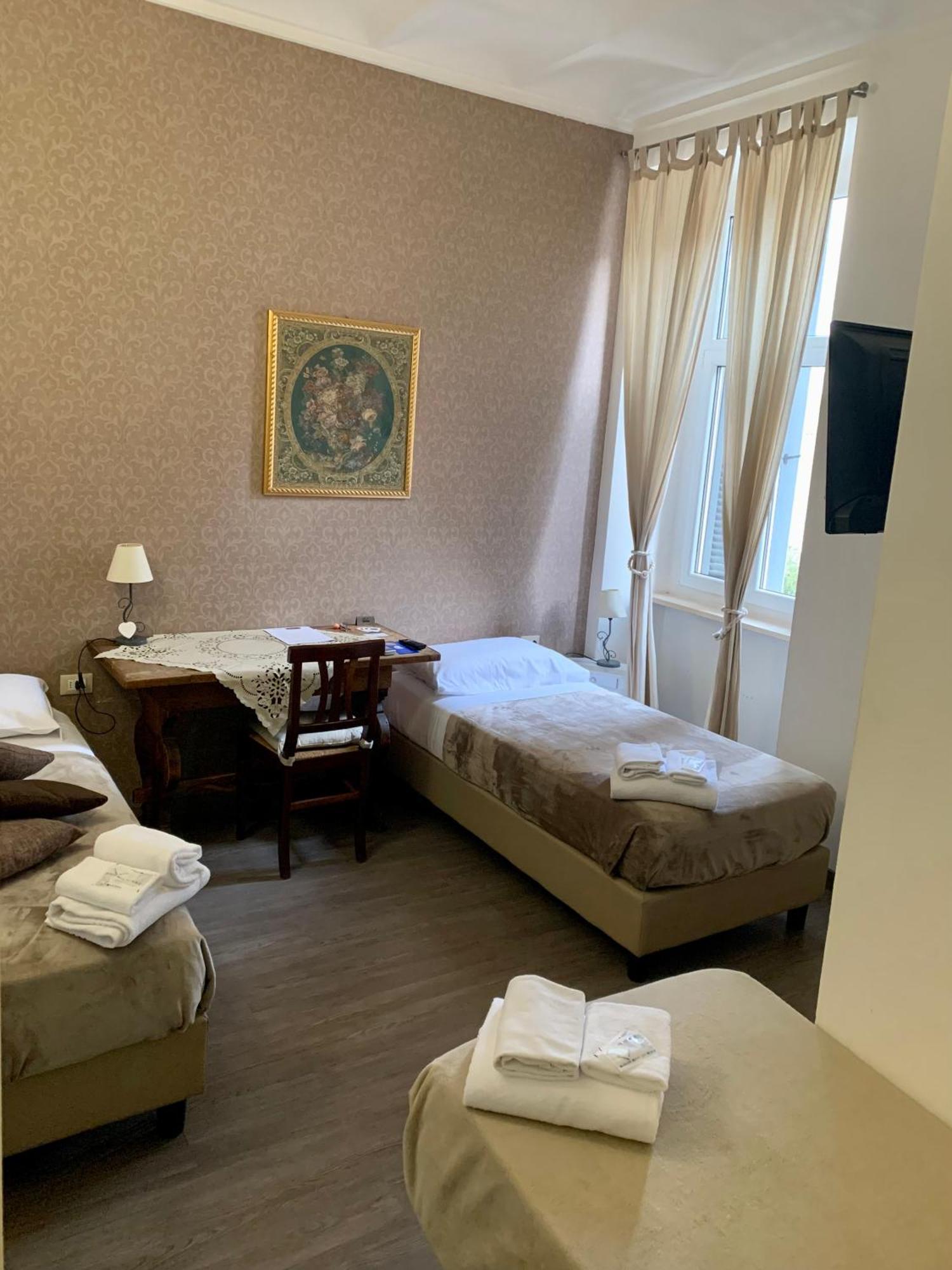 Guest House Casa Vicenza روما الغرفة الصورة